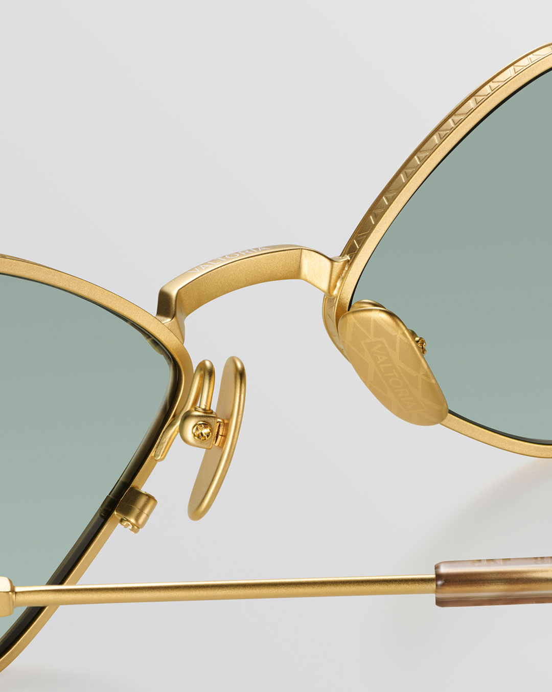 Gold Titanium