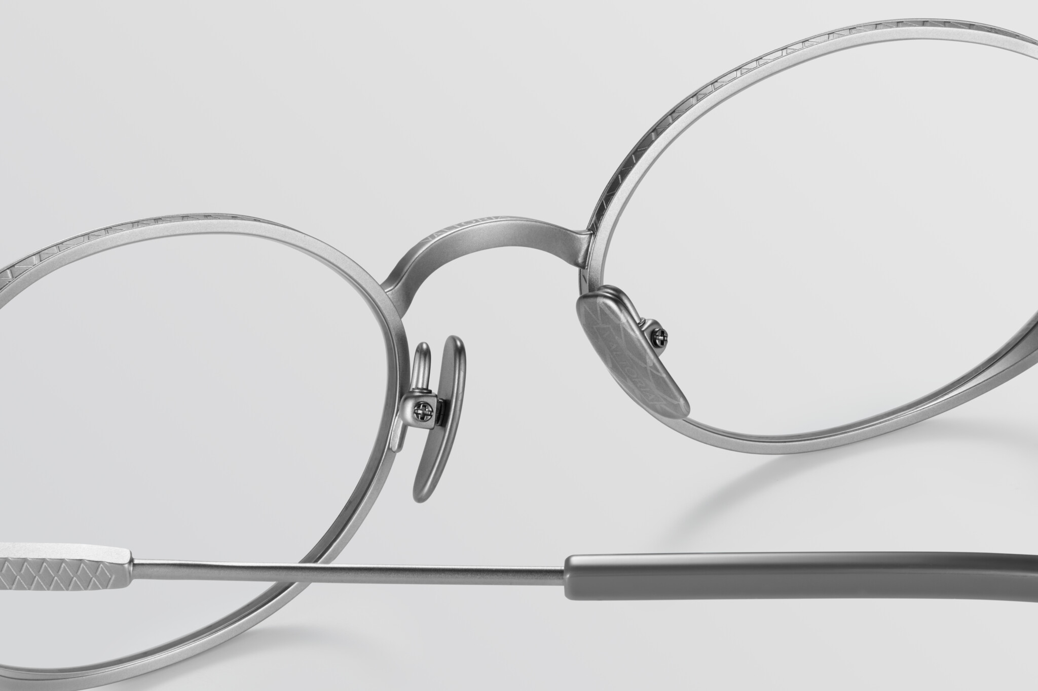 Valtoria Helios model Optics titanium