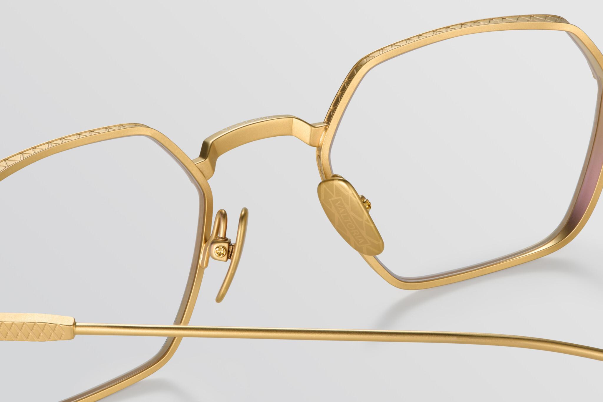 Valtoria, Gaby model, optics, gold titanium