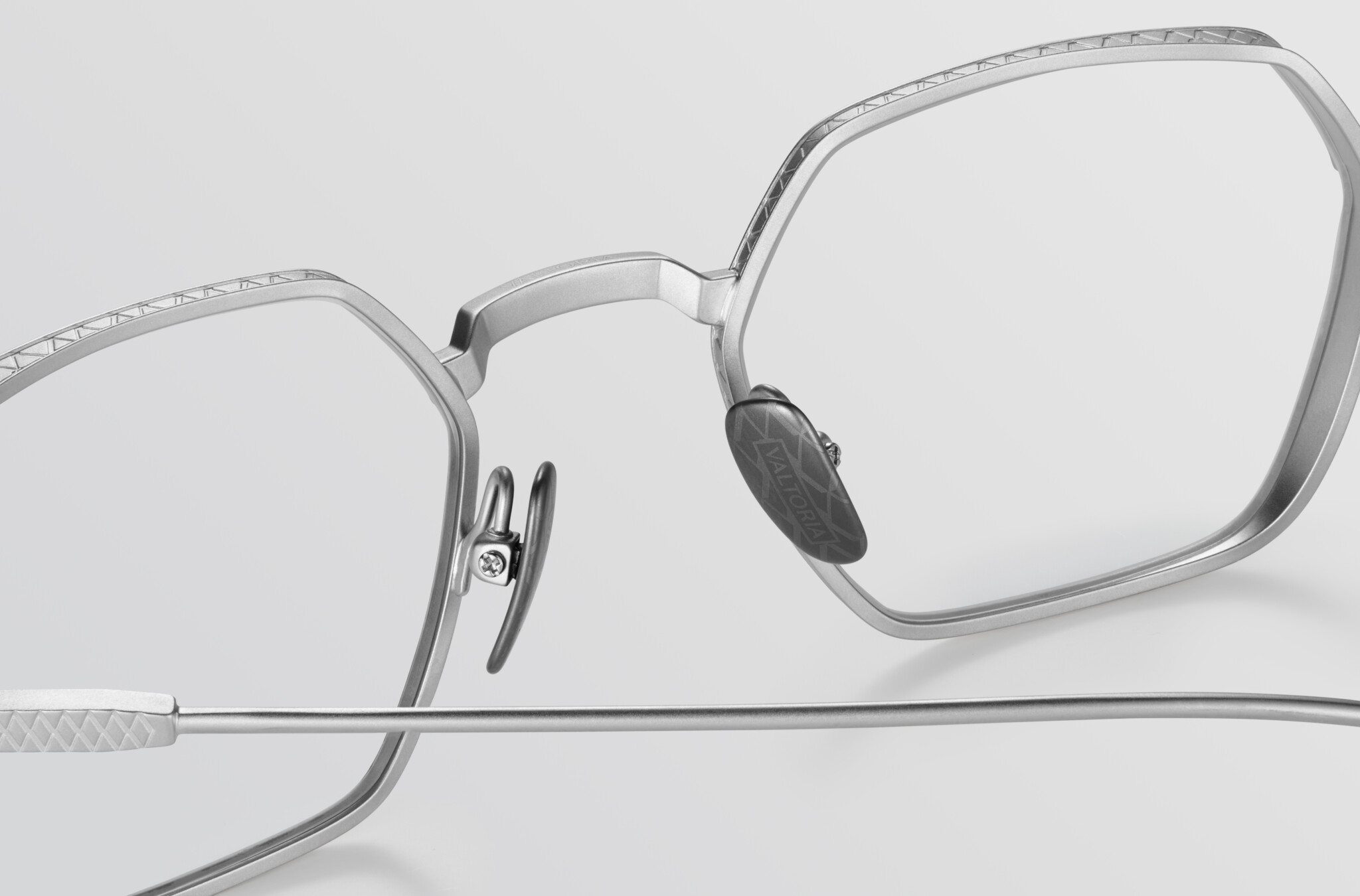 Valtoria Gaby model, optic titanium